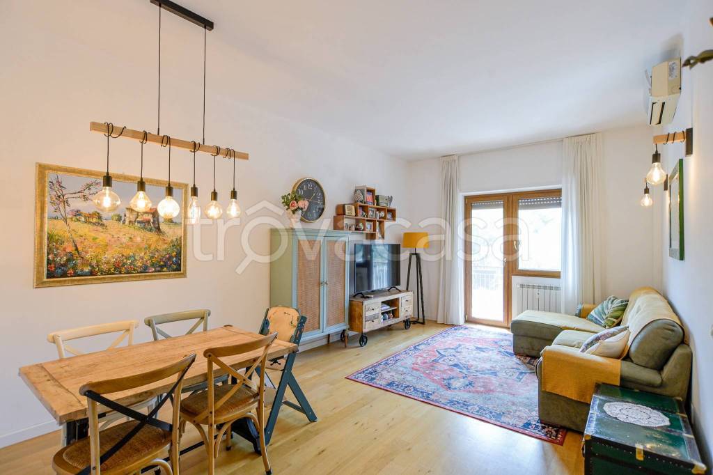 appartamento in vendita a Roma in zona Appio Claudio