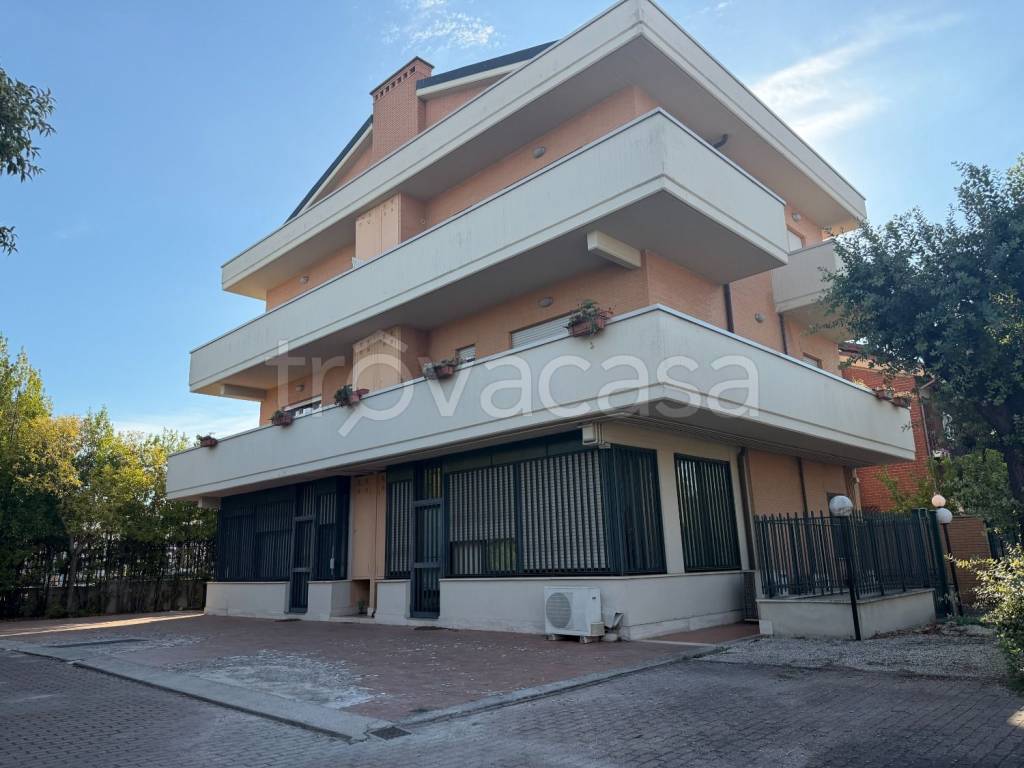 appartamento in vendita a Roma in zona Casal Morena