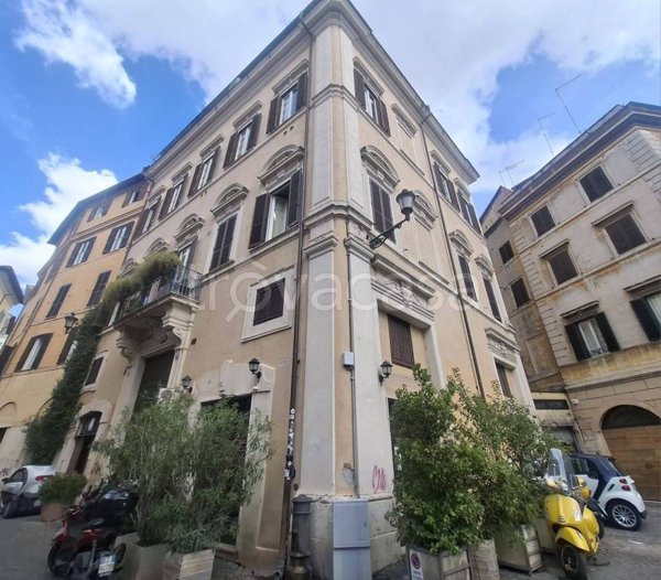 appartamento in vendita a Roma in zona Rione Regola