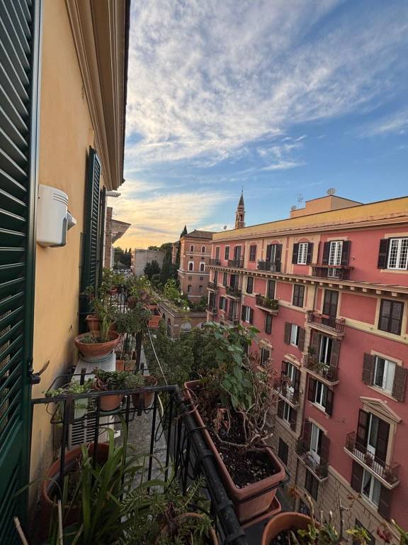 appartamento in vendita a Roma in zona Rione Monti/Campitelli