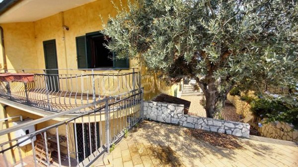 casa indipendente in vendita a Roma in zona Finocchio
