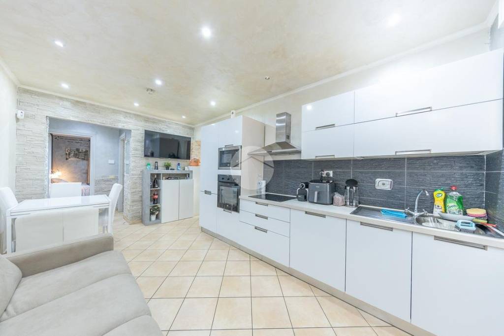 appartamento in vendita a Roma in zona Lunghezza