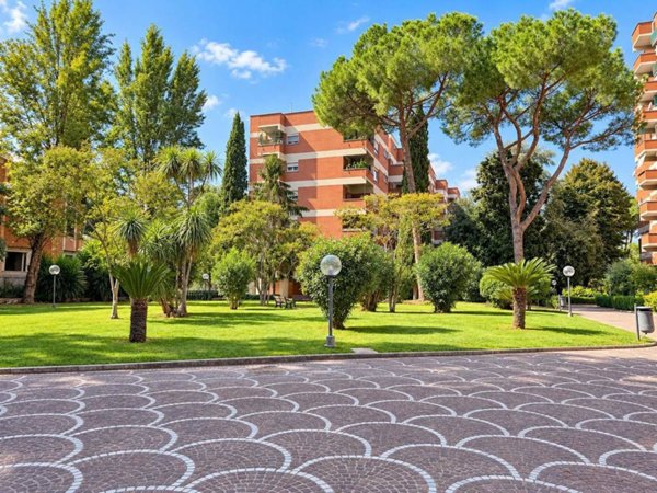 appartamento in vendita a Roma in zona Ardeatino