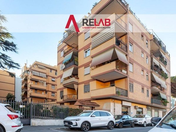 appartamento in vendita a Roma in zona Ostia