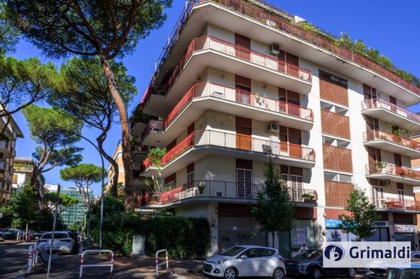 appartamento in vendita a Roma in zona Ardeatino
