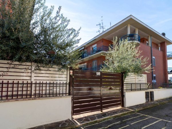 appartamento in vendita a Roma in zona Torre Gaia