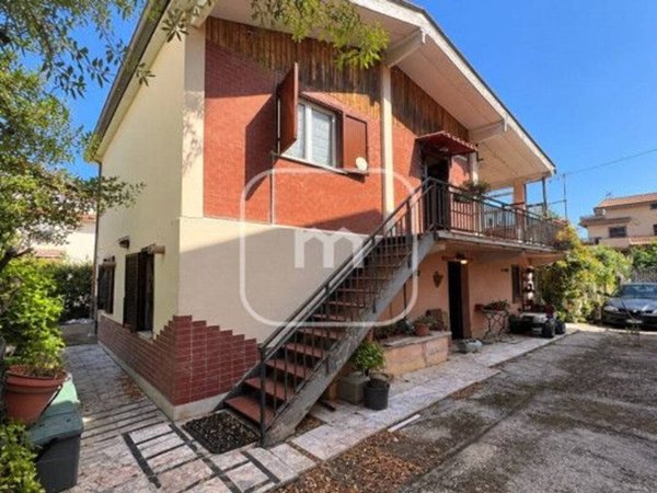 casa indipendente in vendita a Roma in zona Castel di Leva