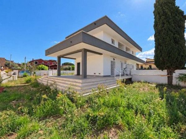 casa indipendente in vendita a Roma