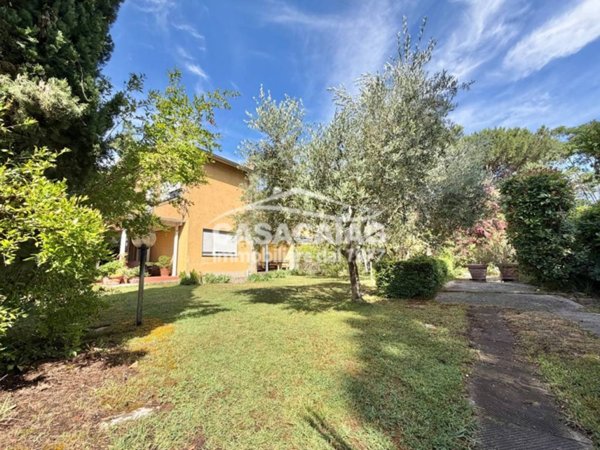 casa indipendente in vendita a Roma in zona Casal Palocco