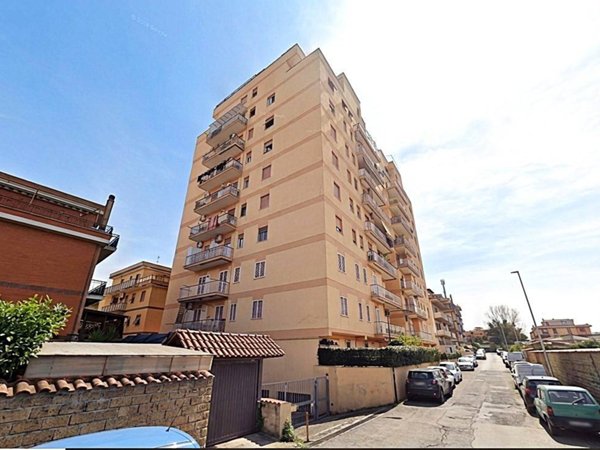 appartamento in vendita a Roma in zona Torre Angela