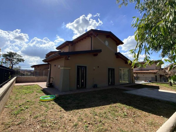 casa indipendente in vendita a Roma in zona Borghesiana