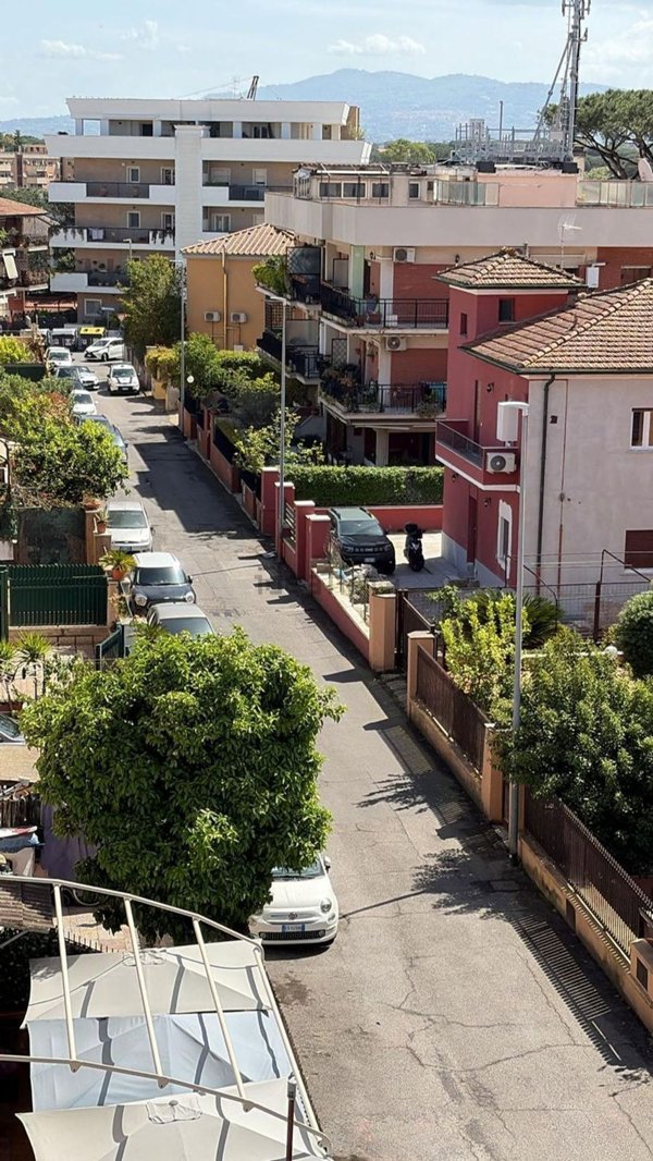 appartamento in vendita a Roma in zona Appio Pignatelli