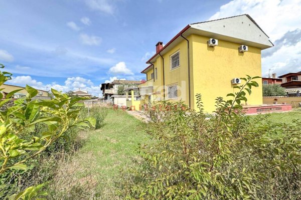 casa indipendente in vendita a Roma in zona Casal Palocco