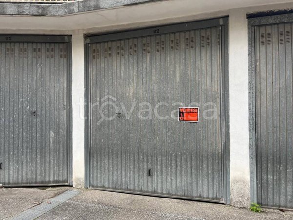 box auto in vendita a Roma in zona Mostacciano