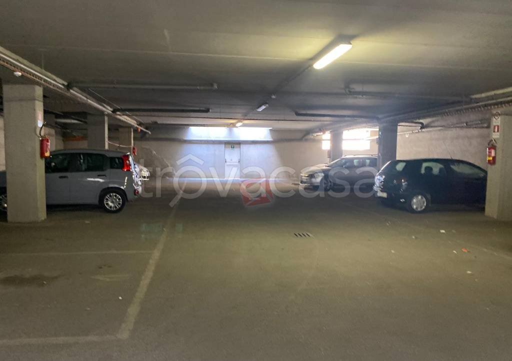 box auto in vendita a Roma in zona Torre Angela