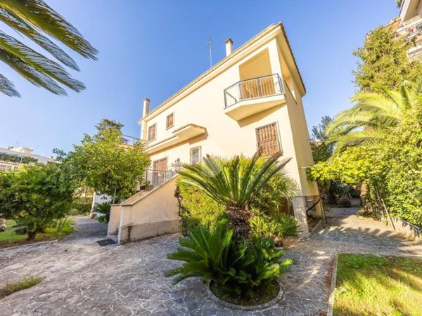 casa indipendente in vendita a Roma in zona Monte Sacro/Talenti