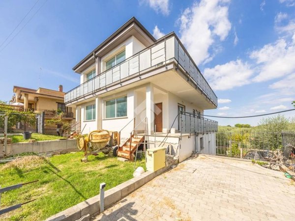 casa indipendente in vendita a Roma in zona Castelverde