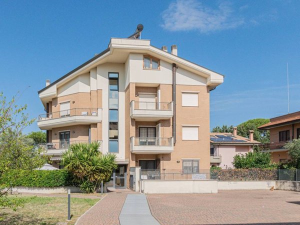 appartamento in vendita a Roma in zona Torre Gaia