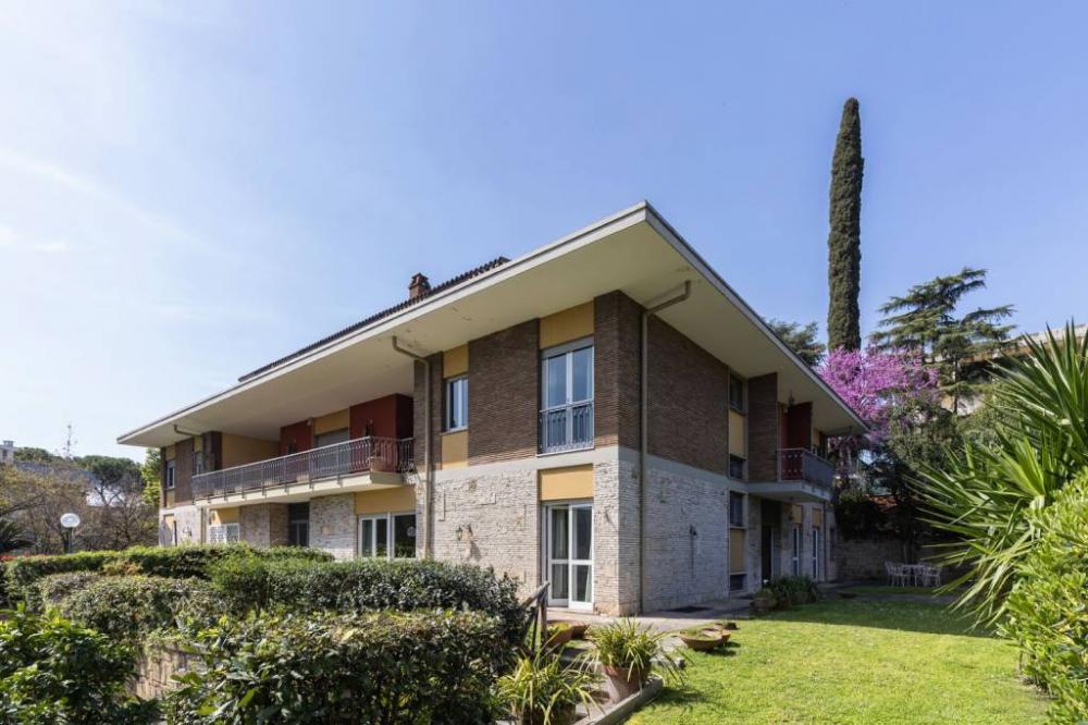 casa indipendente in vendita a Roma in zona EUR