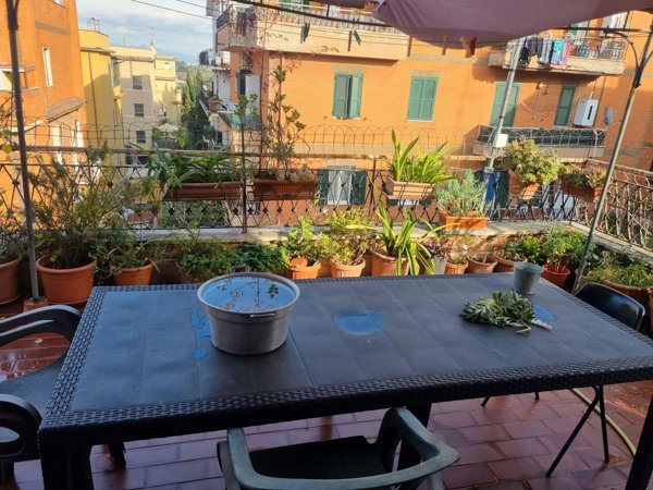 appartamento in vendita a Roma in zona Tomba di Nerone