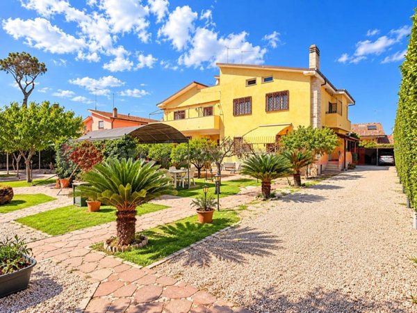 casa indipendente in vendita a Roma in zona Infernetto