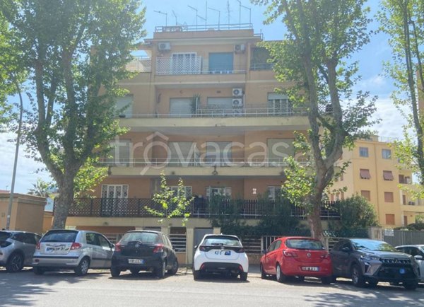 appartamento in vendita a Roma in zona Ostia