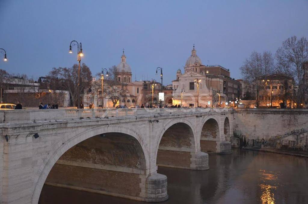 negozio in vendita a Roma in zona Rione Prati