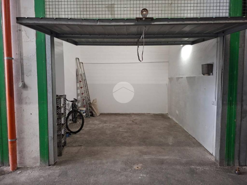 box auto in vendita a Roma in zona Monte Sacro/Talenti