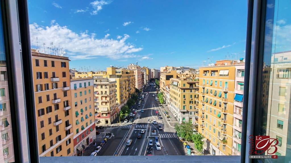 appartamento in vendita a Roma in zona Appio Latino