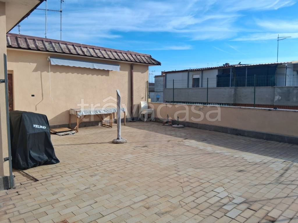 appartamento in vendita a Roma in zona Torre Angela