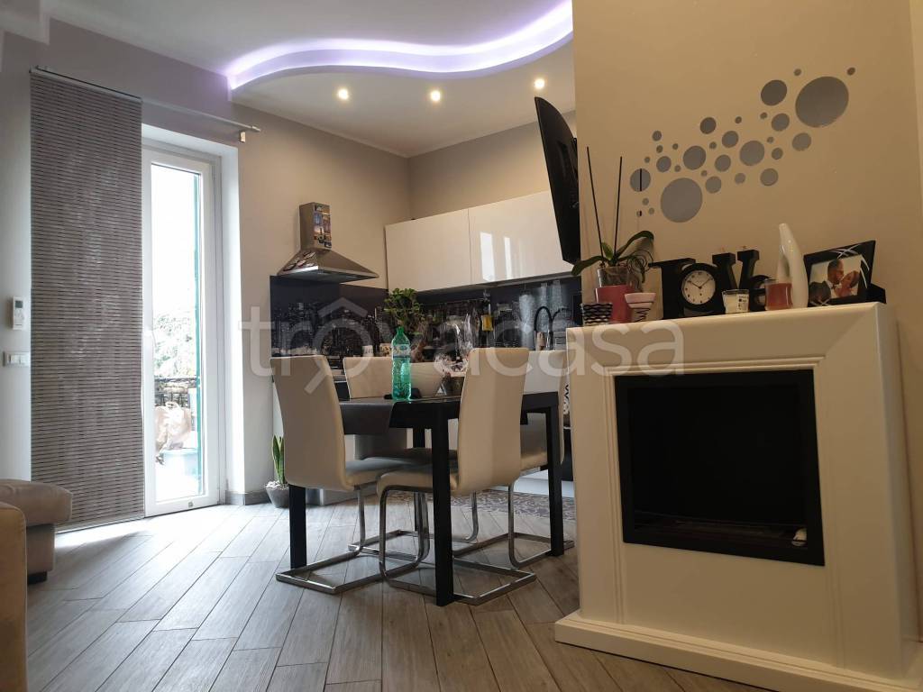 appartamento in vendita a Roma in zona Torre Angela