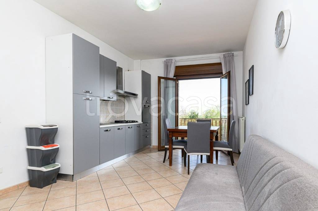 appartamento in vendita a Roma in zona Colle Monfortani