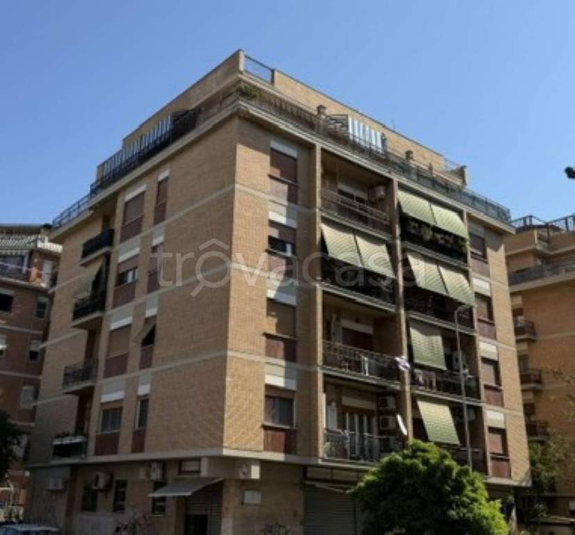 appartamento in vendita a Roma in zona Ostia