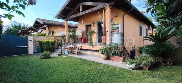 casa indipendente in vendita a Roma in zona Infernetto