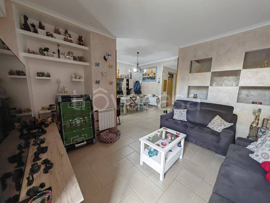 appartamento in vendita a Roma in zona Torre Angela