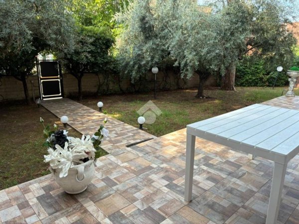 appartamento in vendita a Roma in zona Torre Gaia