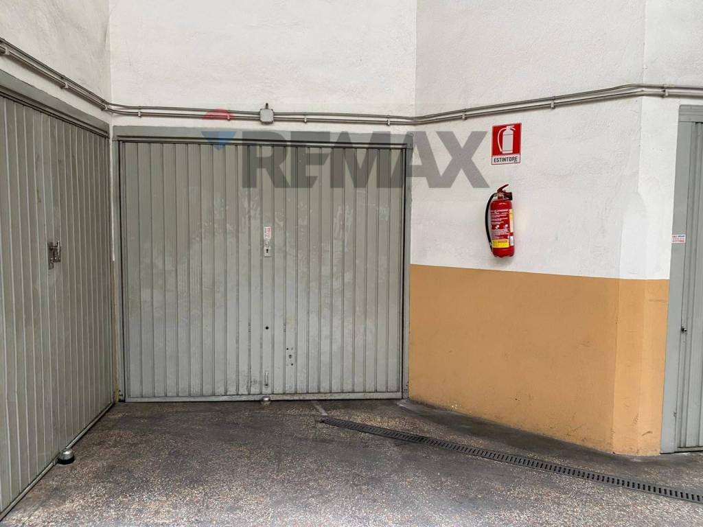 box auto in vendita a Roma in zona Pietralata
