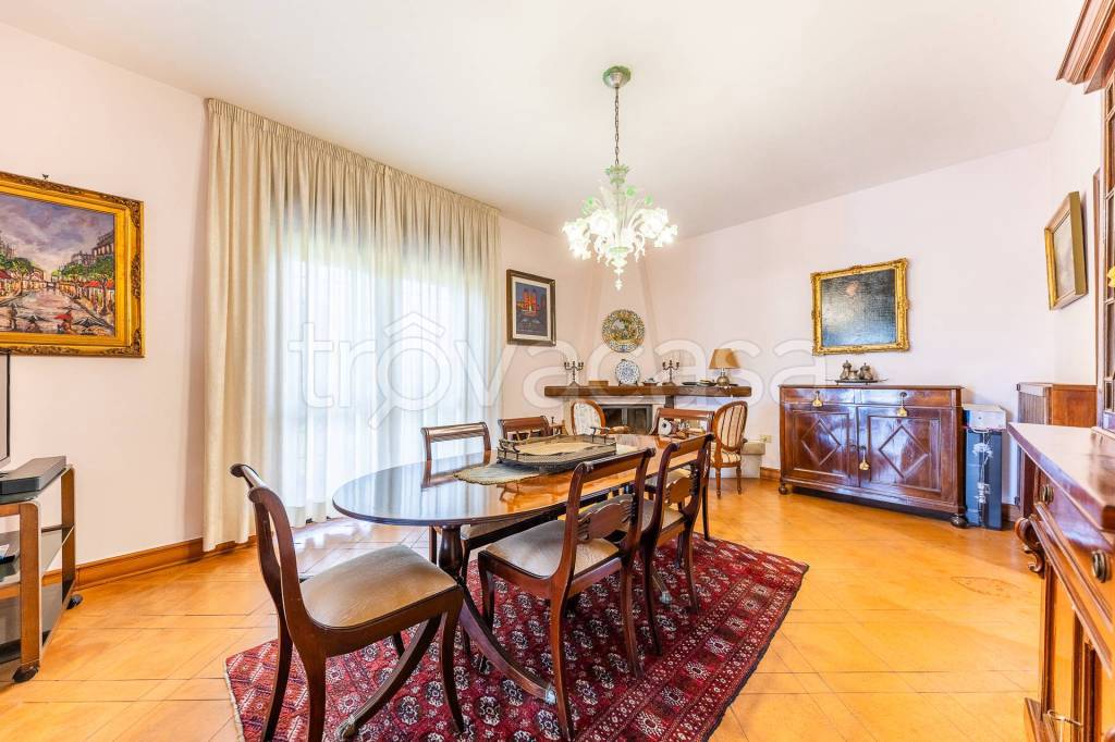casa indipendente in vendita a Roma in zona EUR