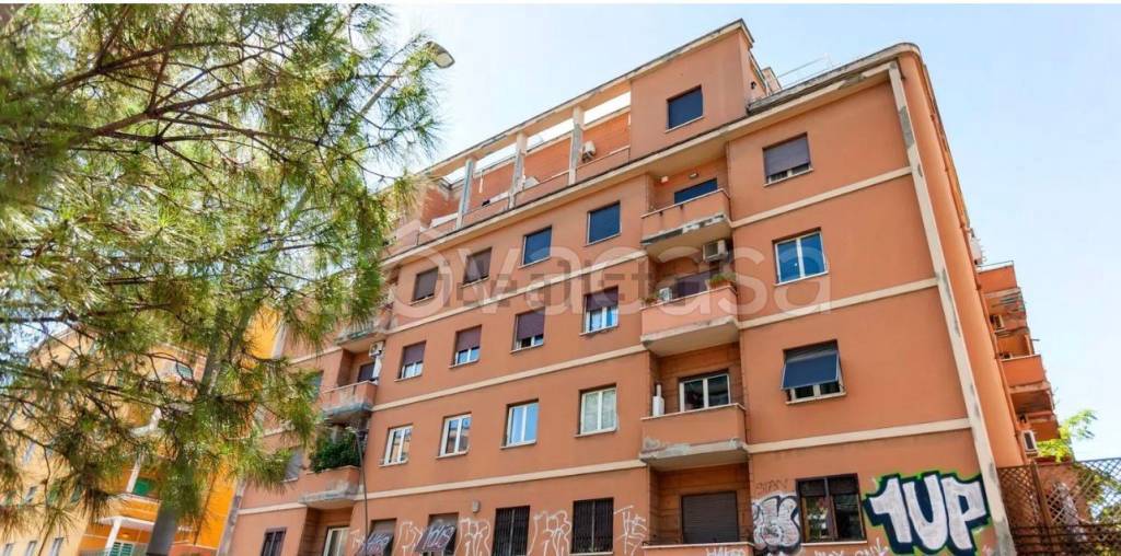 appartamento in vendita a Roma in zona Appio Latino