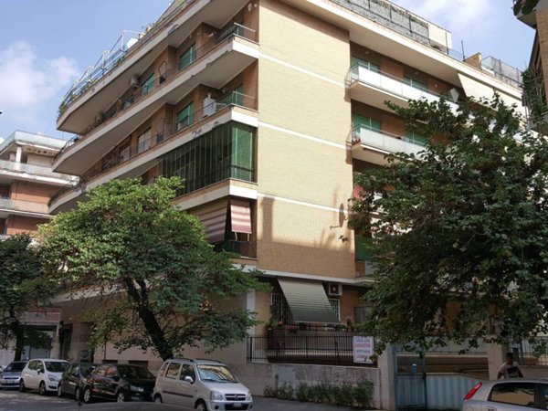 appartamento in vendita a Roma in zona Appio Latino