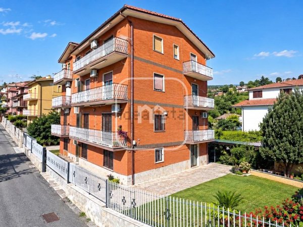 appartamento in vendita a Roma in zona Lunghezza