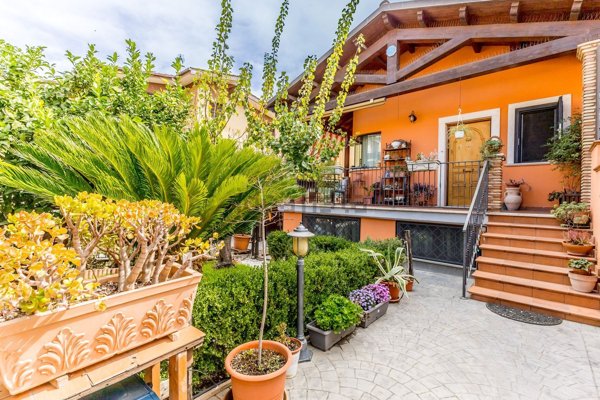 casa indipendente in vendita a Roma in zona Acilia