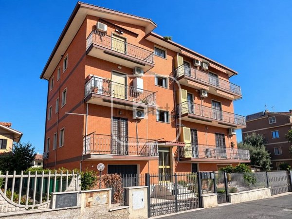 appartamento in vendita a Roma in zona Lunghezza