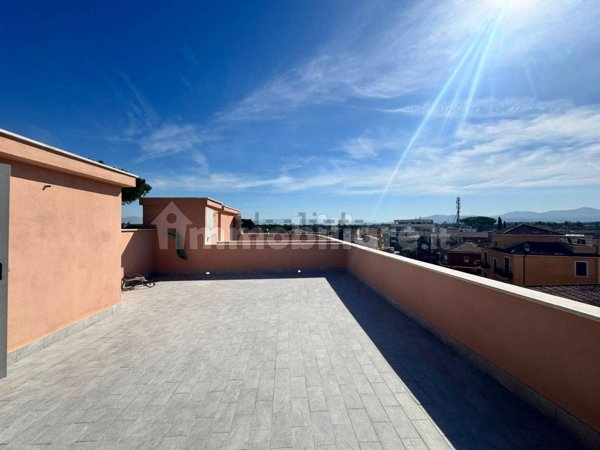 appartamento in vendita a Roma in zona Appio Pignatelli