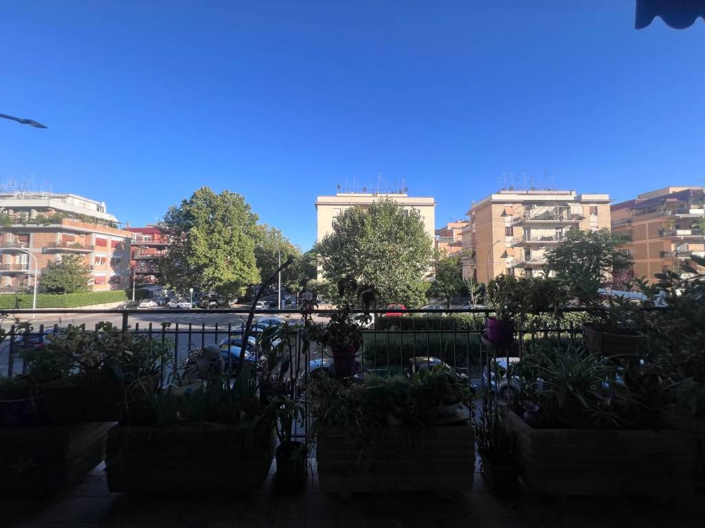 appartamento in vendita a Roma in zona Appio Claudio