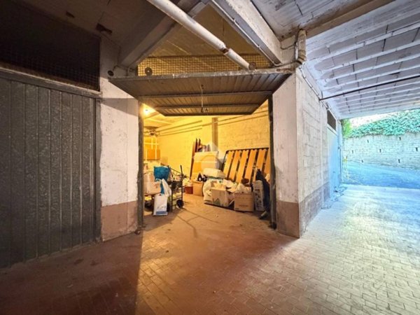 box auto in vendita a Roma in zona Casal Morena