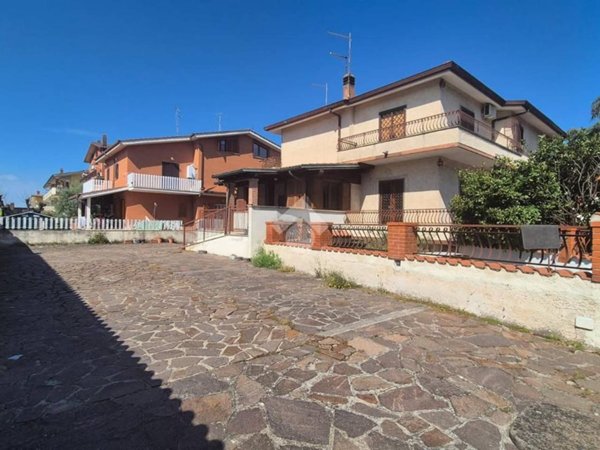 appartamento in vendita a Roma in zona Torre Gaia