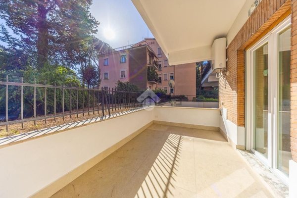 appartamento in vendita a Roma in zona Tomba di Nerone