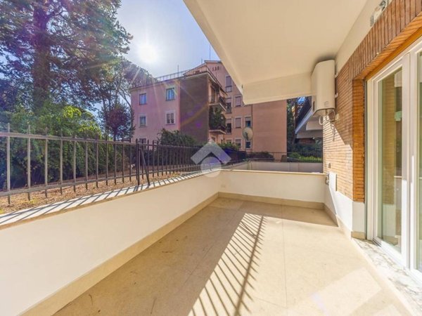 appartamento in vendita a Roma in zona Tomba di Nerone