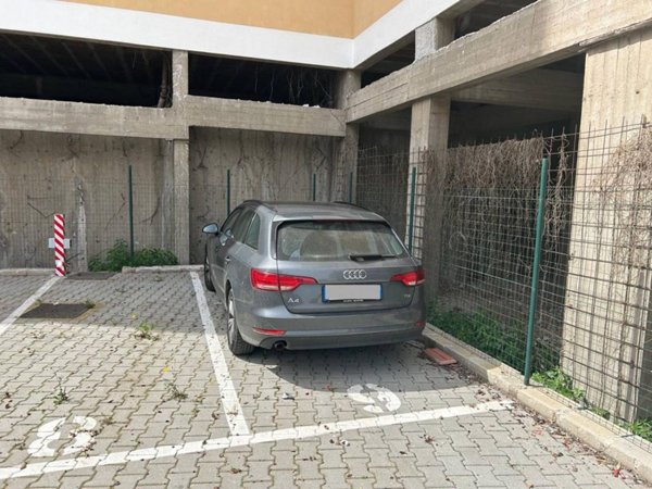box auto in vendita a Roma in zona Ostiense